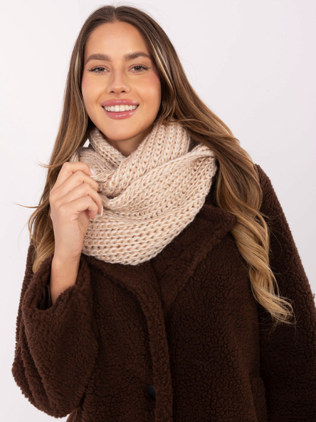 Beżowy ciepły komin z nadrukiem