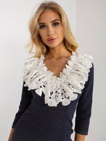 Hurt Granatowo-biała dopasowana sukienka koktajlowa w groszki