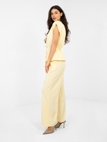 Pastelowy żółty komplet z ozdobnym guzikiem RUE PARIS 