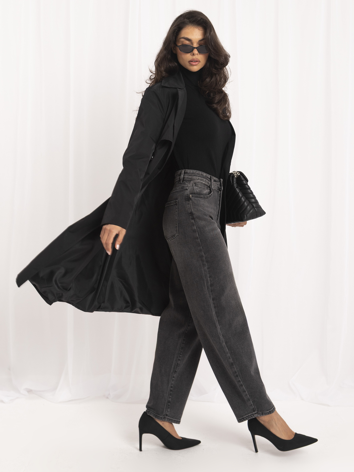 Graphite women's balloon jeans with a high waist.