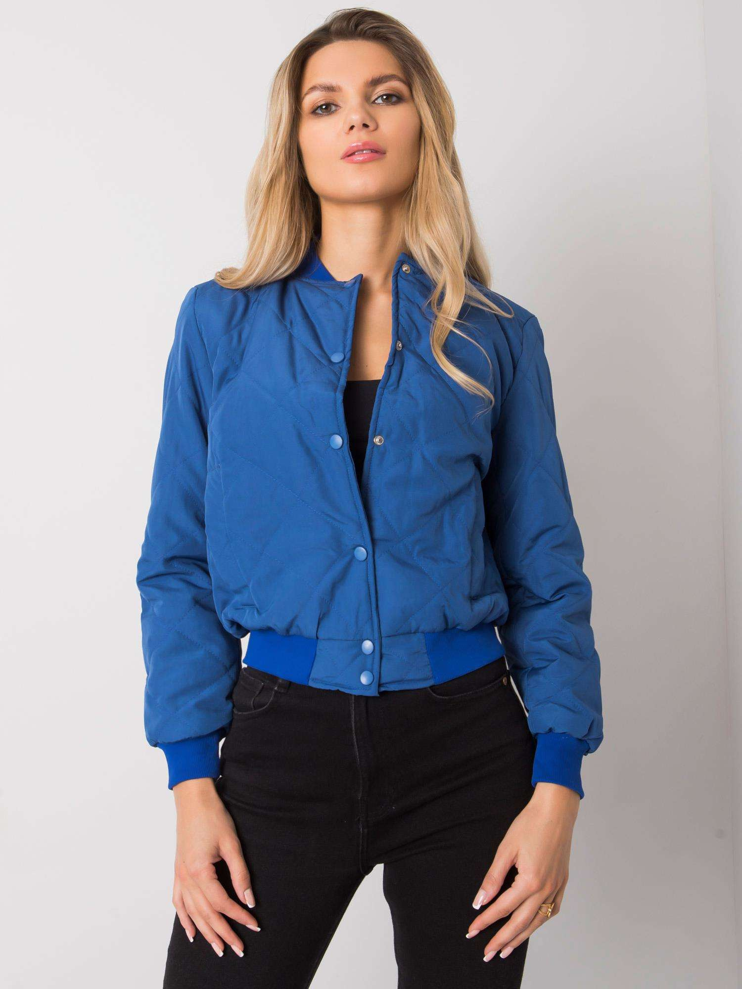 Tmavě modrá prošívaná bomber bunda Sherise.