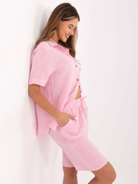 Jasnoróżowy letni komplet z rozpinaną koszulą