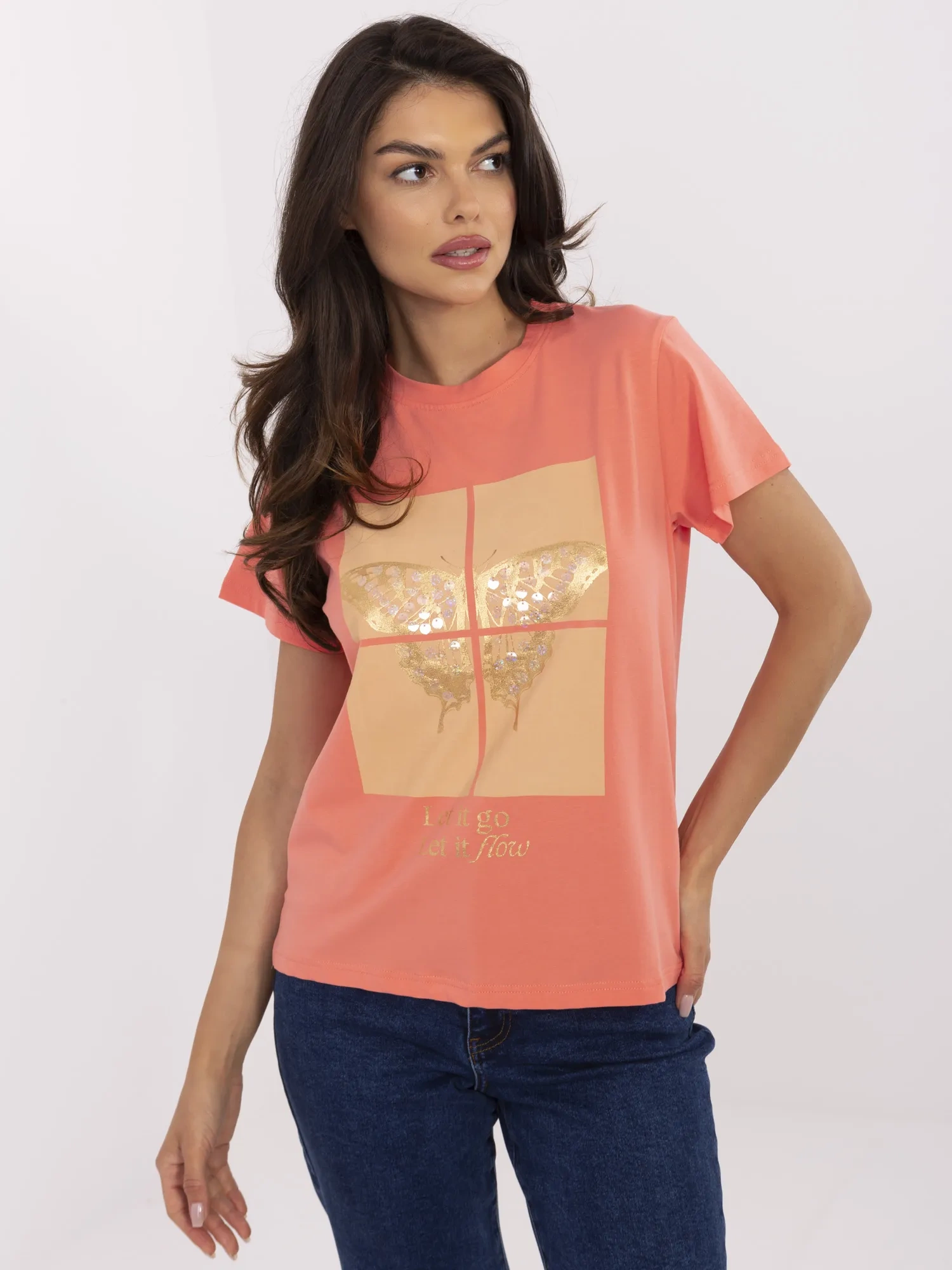 Koralowy damski t-shirt z aplikacją 