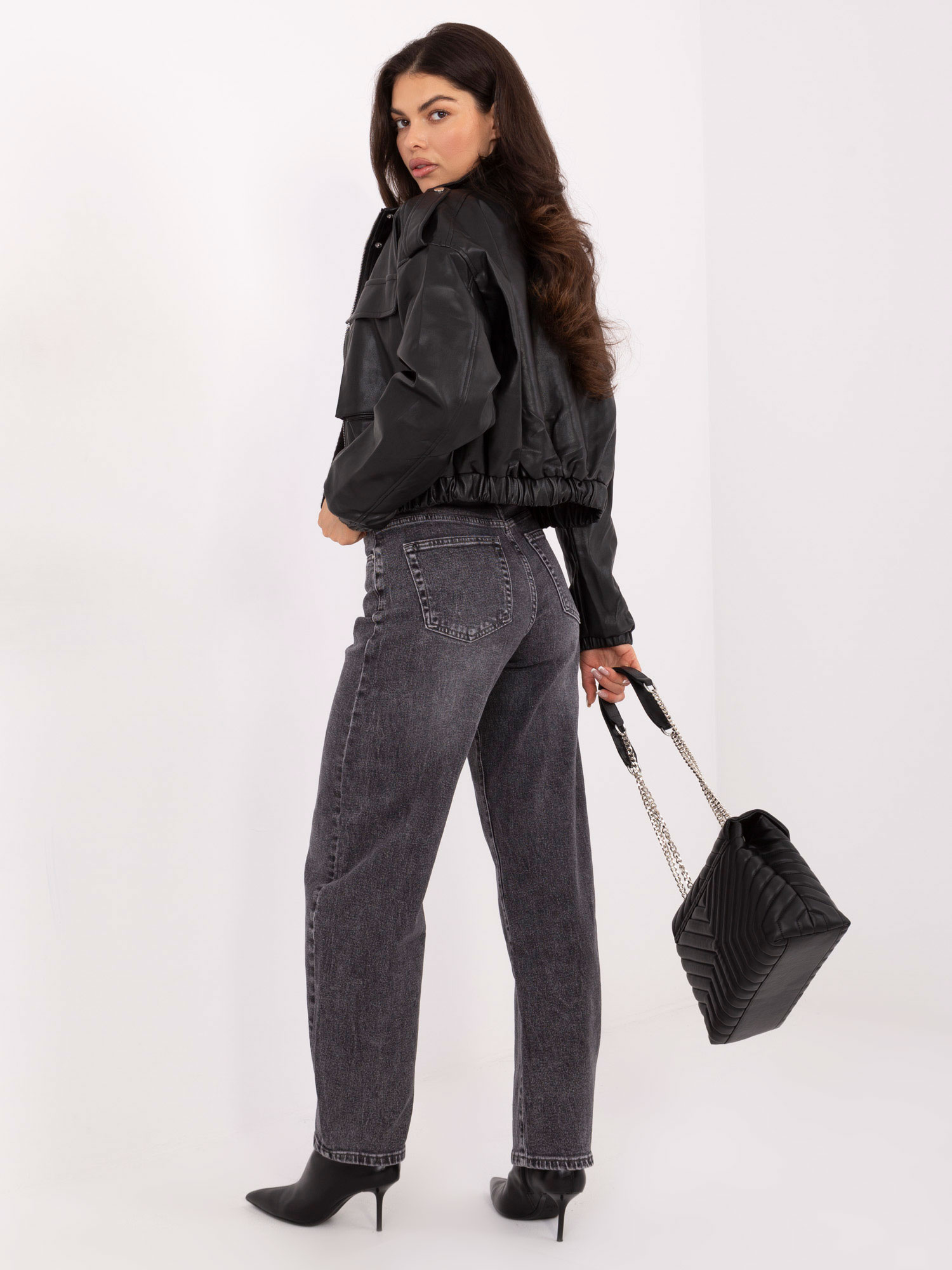 Dark gray long balloon jeans.