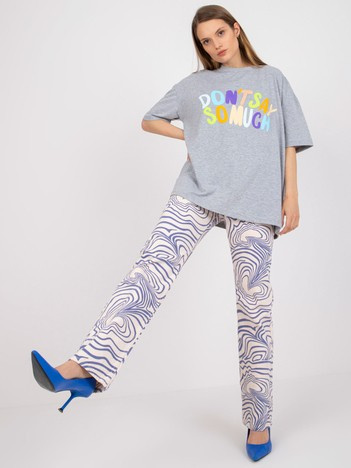 Siv melange oversize majica s printom.