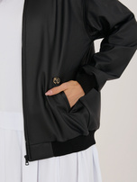 Czarna skórzana kurtka z welurową podszewką