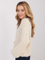 Jasnobeżowy sweter oversize z okrągłym dekoltem