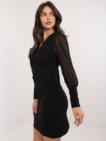Hurt Czarna koktajlowa sukienka z siateczkowymi rękawami