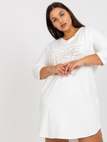 Ecru bavlněná tunika plus size s nápisem.