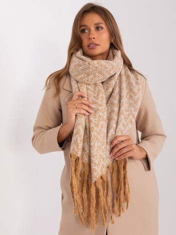 Hurt camel-white patterned scarf with fringes.