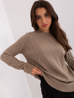 Hurtownia Ciemnobeżowy sweter klasyczny we wzory 