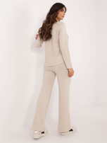 Jasnobeżowy casualowy komplet ze swetrem