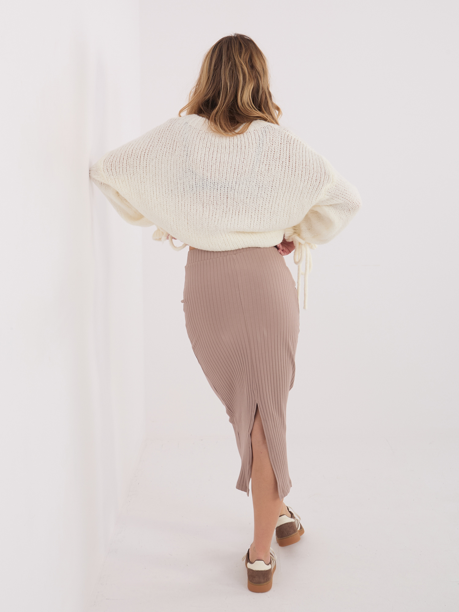 Dunkelbeige gerippte Basic-Rock RUE PARIS.