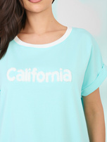 Miętowa asymetryczna bluzka z napisem California