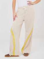 Beżowe dresowe spodnie z kontrastowymi lampasami RUE PARIS  