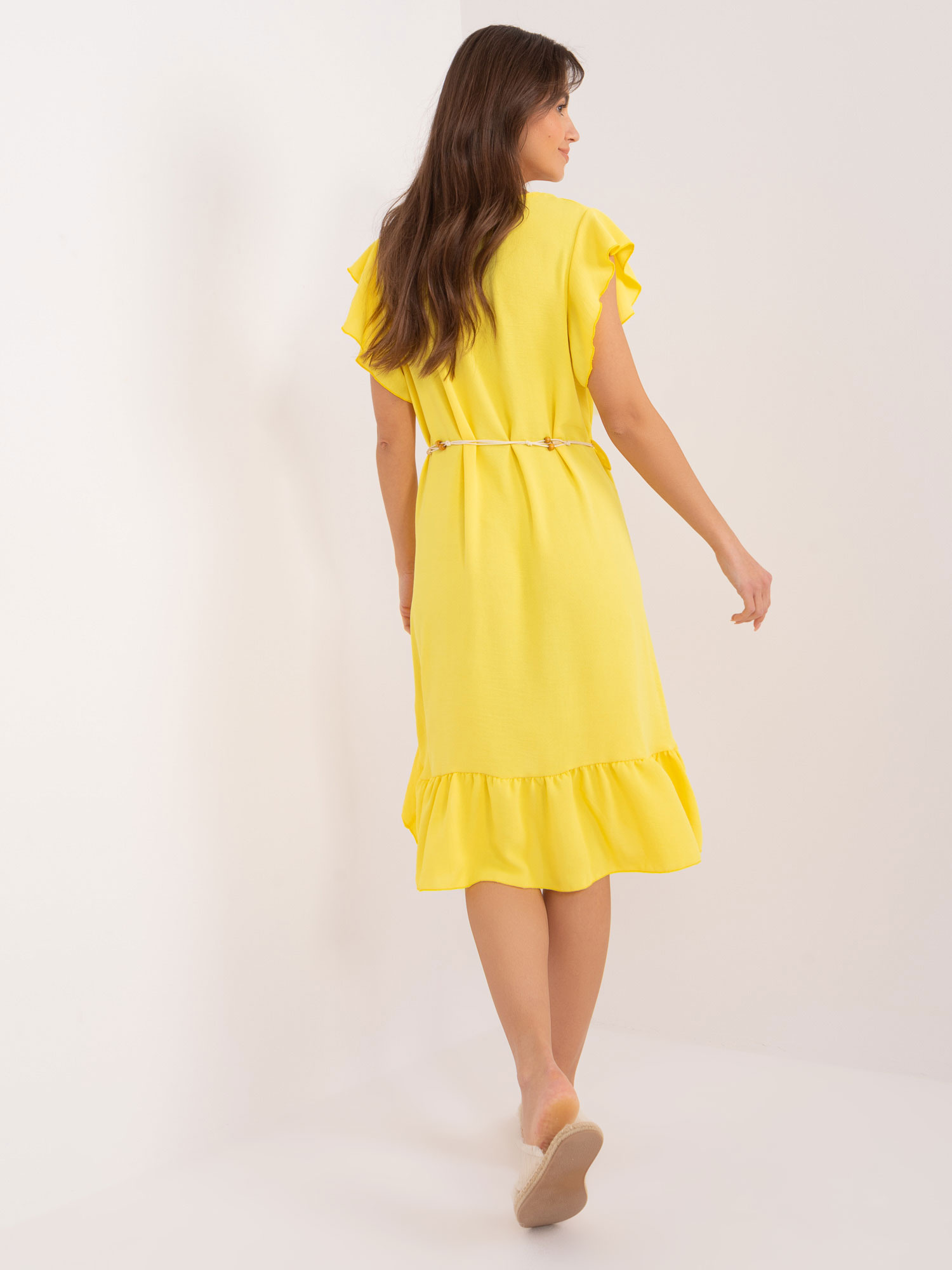Großhandel Gelbes Sommerkleid mit Rüsche.