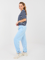 Jasnoniebieskie dresowe spodnie wiązane w kostce