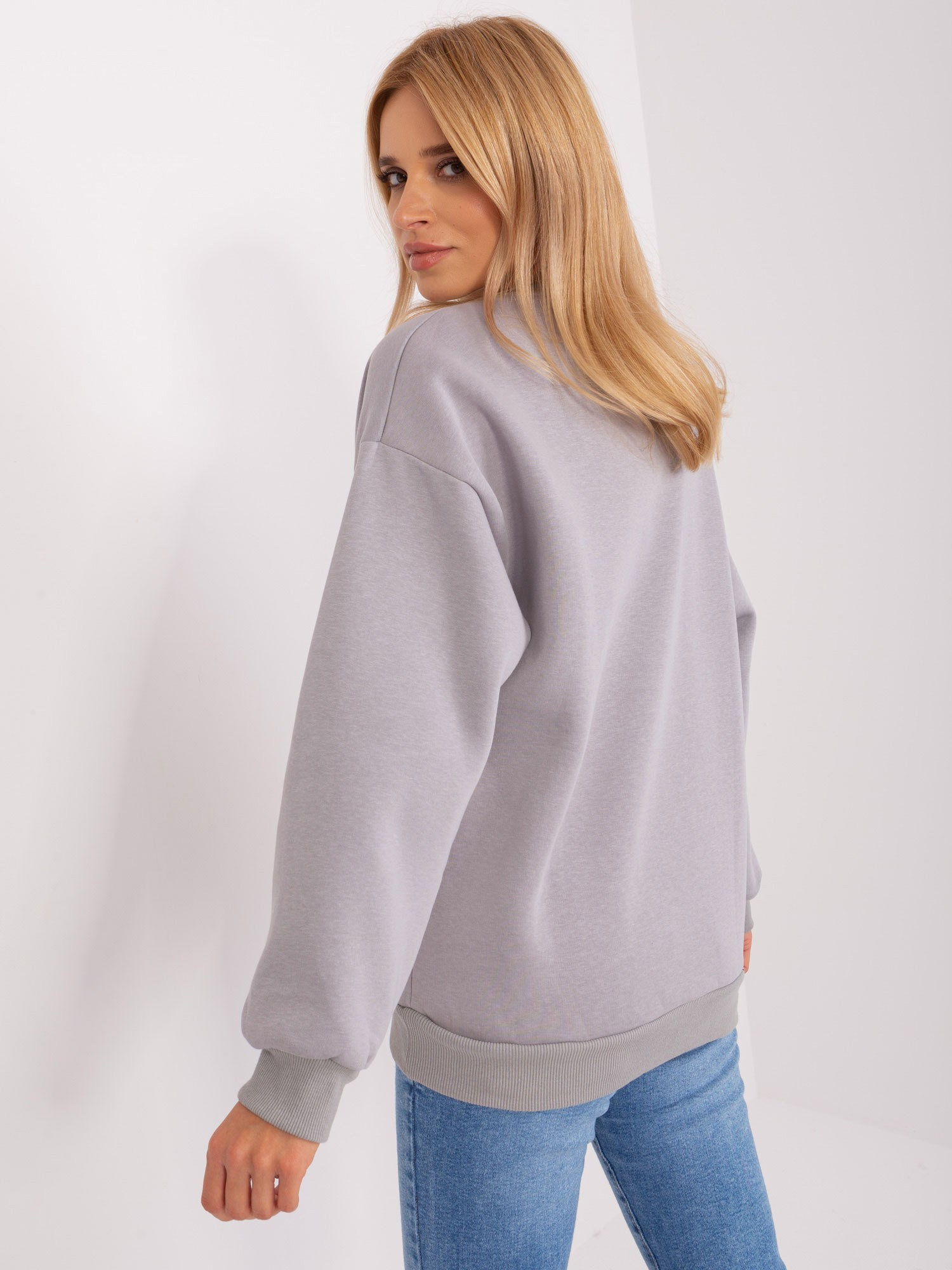 Szara dresowa bluza bez kaptura o kroju oversize