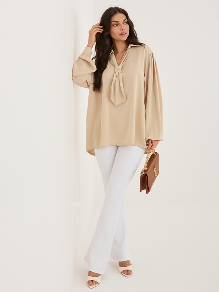 Beżowa wizytowa bluzka z broszką
