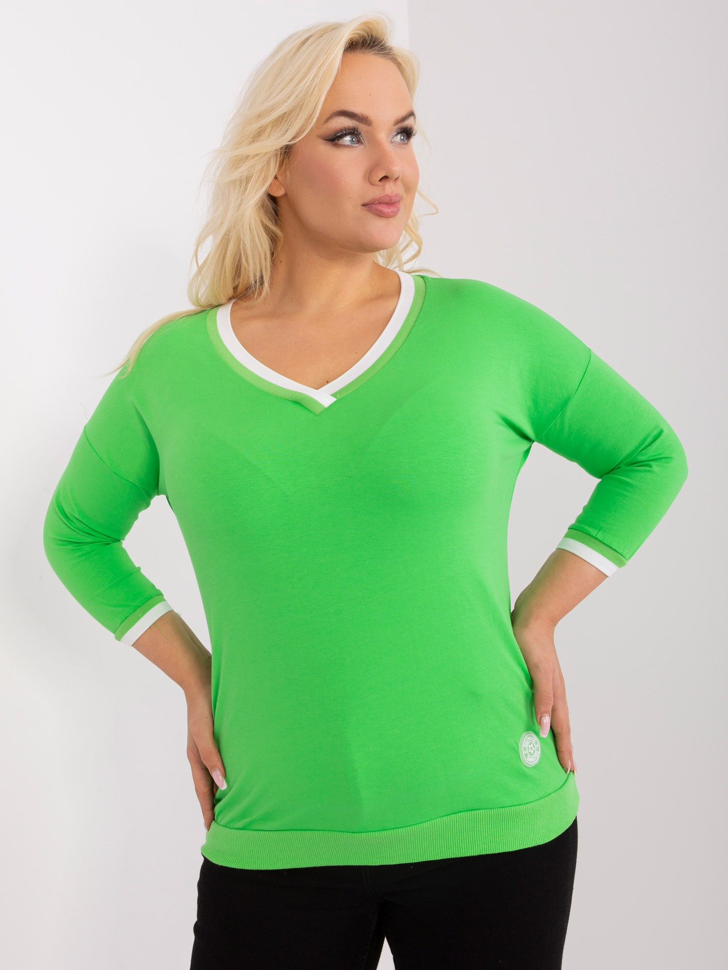 Hurt Jasnozielona gładka bluzka plus size z bawełny