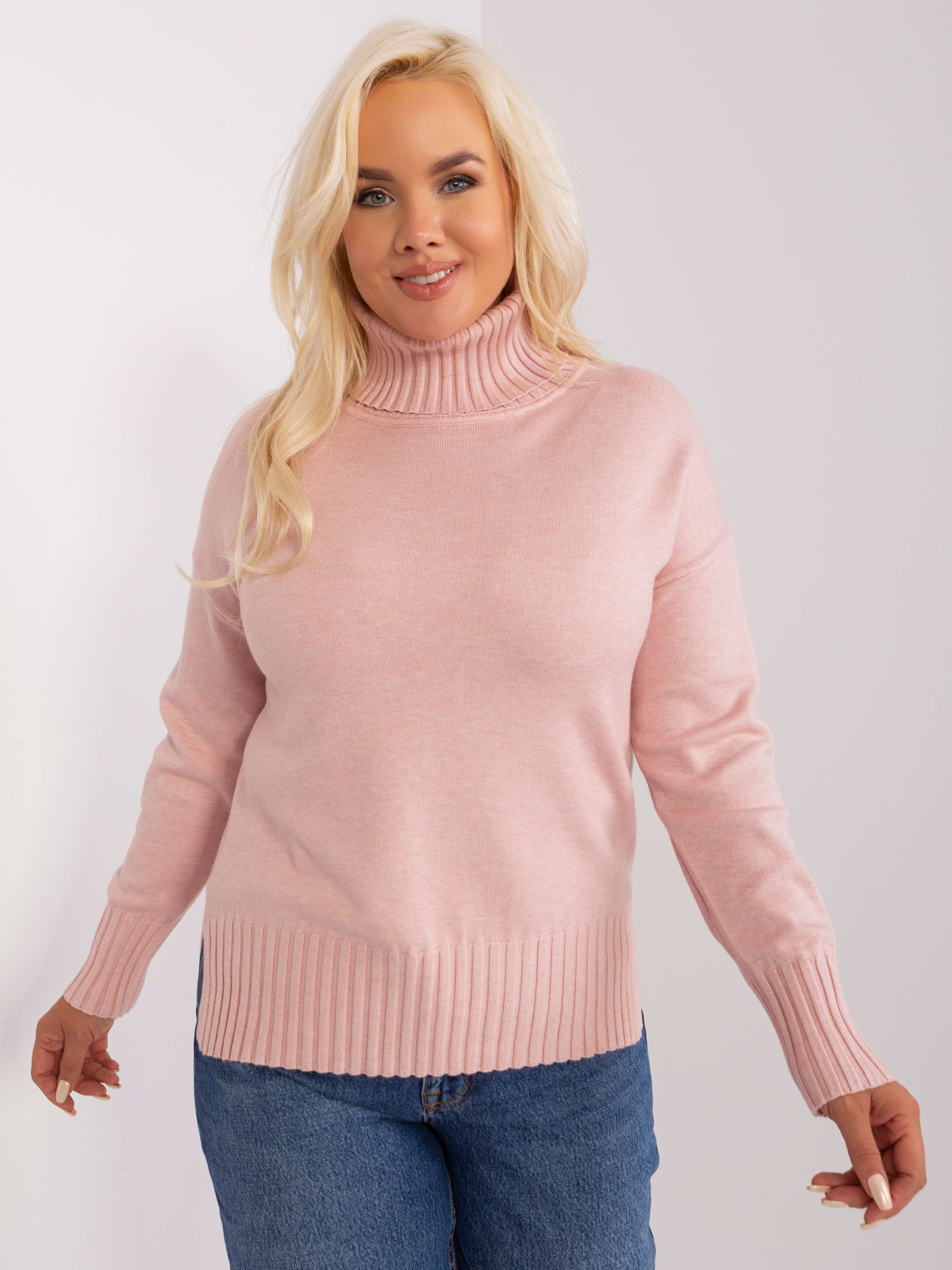 Jasnoróżowy sweter plus size ze ściągaczami