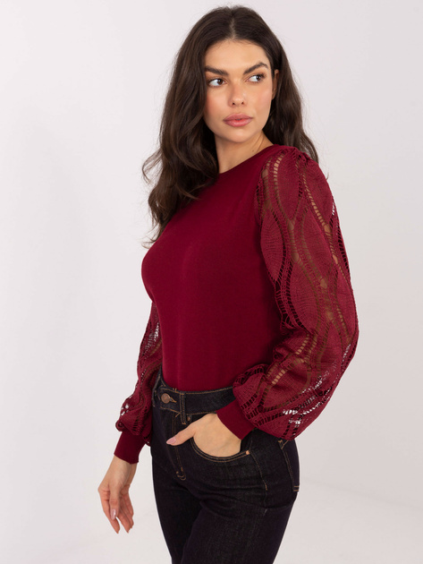 Bordowy sweter z prążkowanej dzianiny