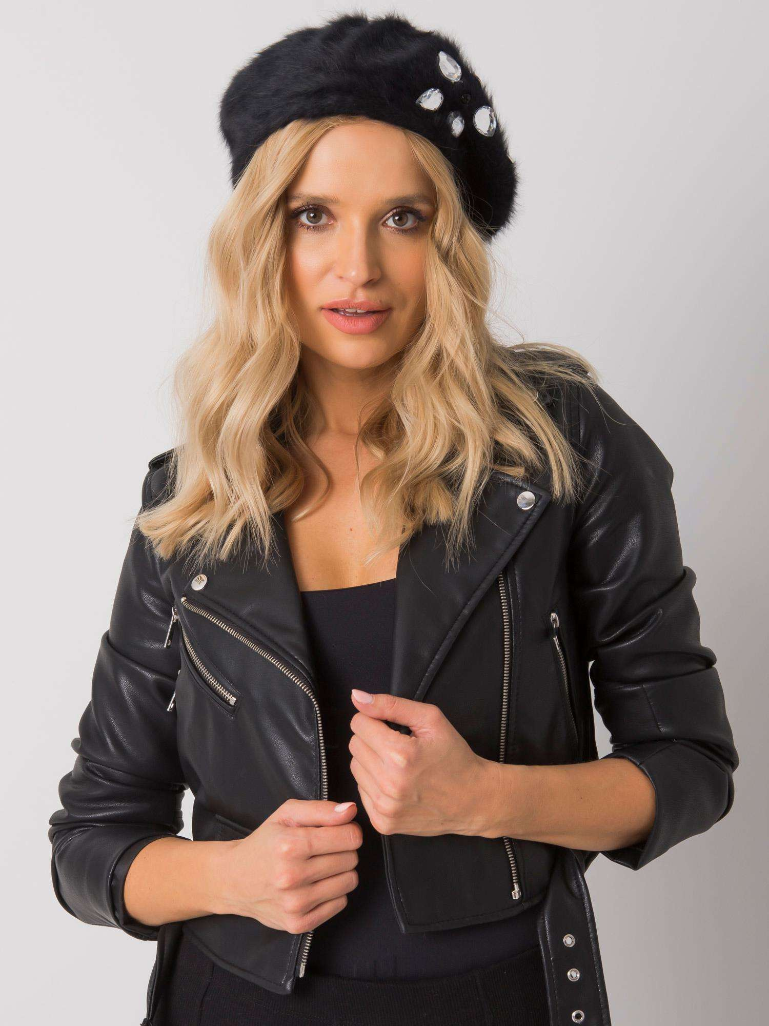 Schwarzes Damenberet mit Applikation.