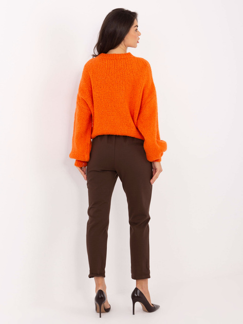 Pomarańczowy sweter z bufiastymi rękawami