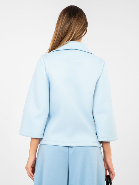 Pastelowy niebieski piankowy płaszcz z kieszeniami