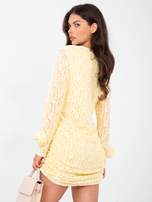 Jasnożółta mini sukienka z drapowaniem