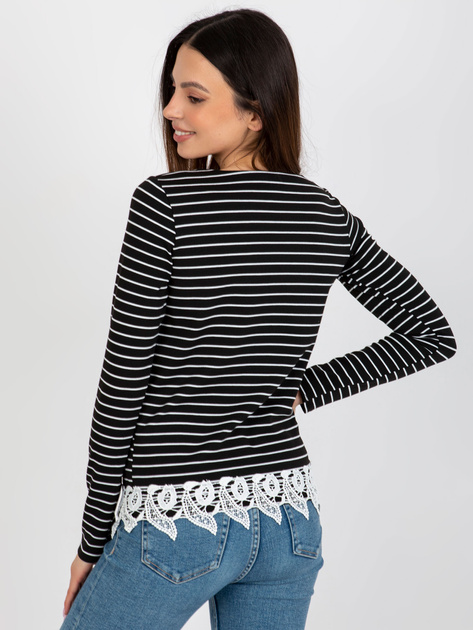 Hurtownia Czarna damska bluzka w paski z koronką