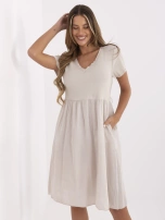 Beżowa letnia sukienka z prążkowaną górą
