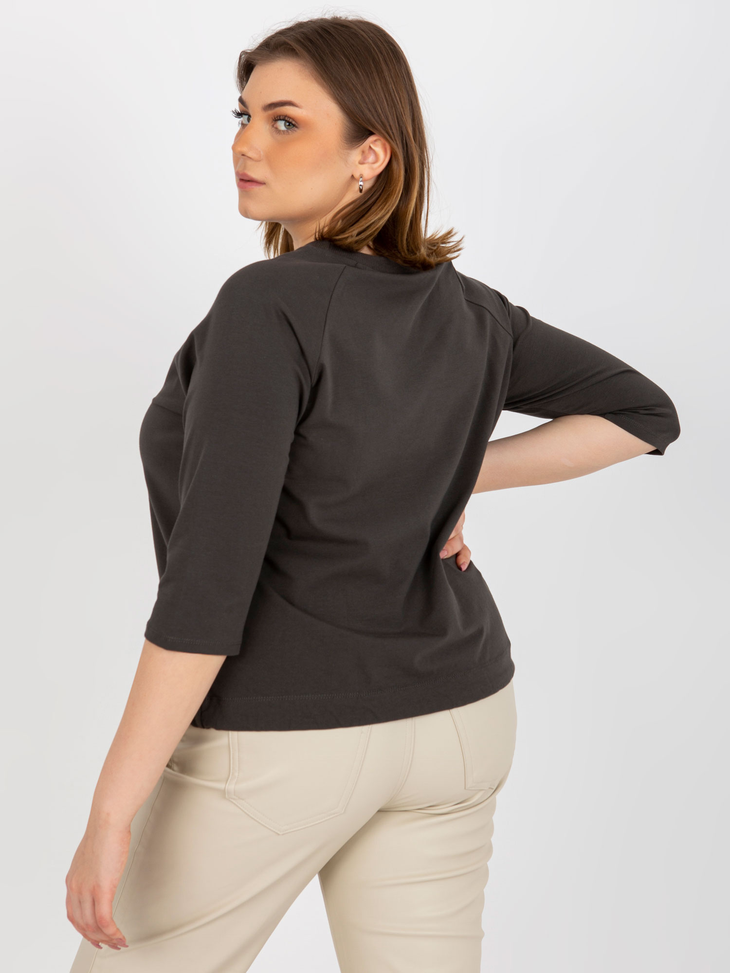 Hurtownia Khaki bluzka plus size z nadrukiem i dżetami