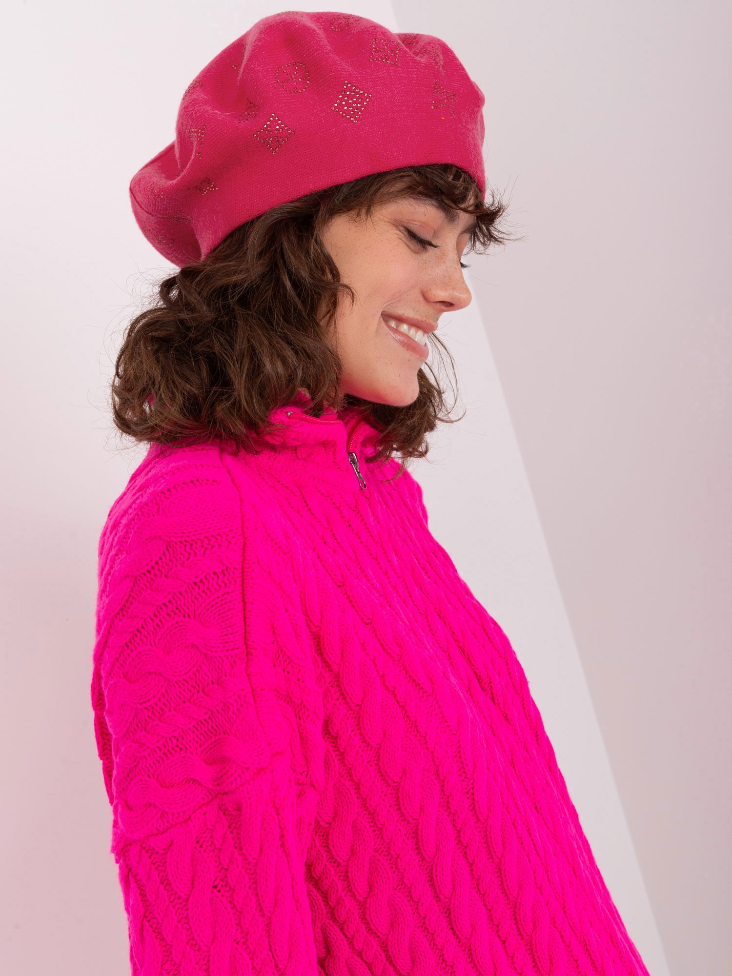 Fuksjowy beret z kaszmirem