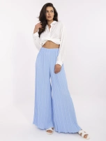 Jasnoniebieskie spodnie palazzo z plisowaniem