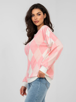 Pastellrosa Oversize-Pullover mit langen Ärmeln.