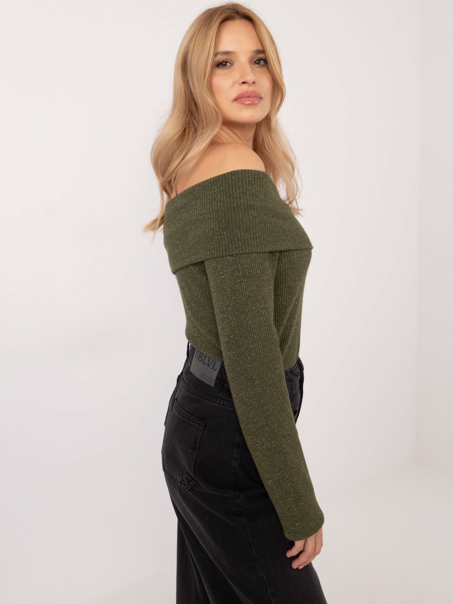 Hurt Khaki przylegający sweter hiszpanka z wiskozy