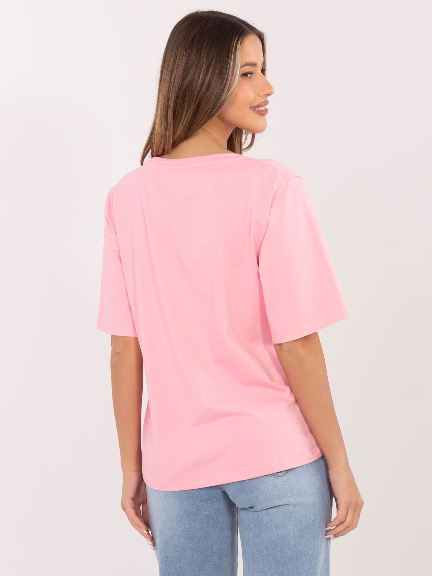 Jasnoróżowy bawełniany t-shirt z dekoltem V  RUE PARIS 