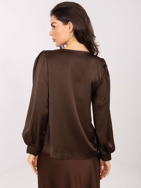 Czekoladowa elegancka bluzka z ozdobną różą