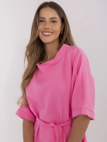 Różowa elegancka sukienka z rękawem 3/4