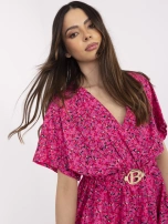 Różowy krótki kombinezon o kroju sukienki