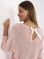 Jasnoróżowy damski sweter o kroju nietoperza
