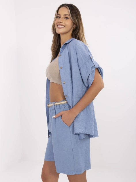 Niebieskie dłuższe szorty z kieszeniami