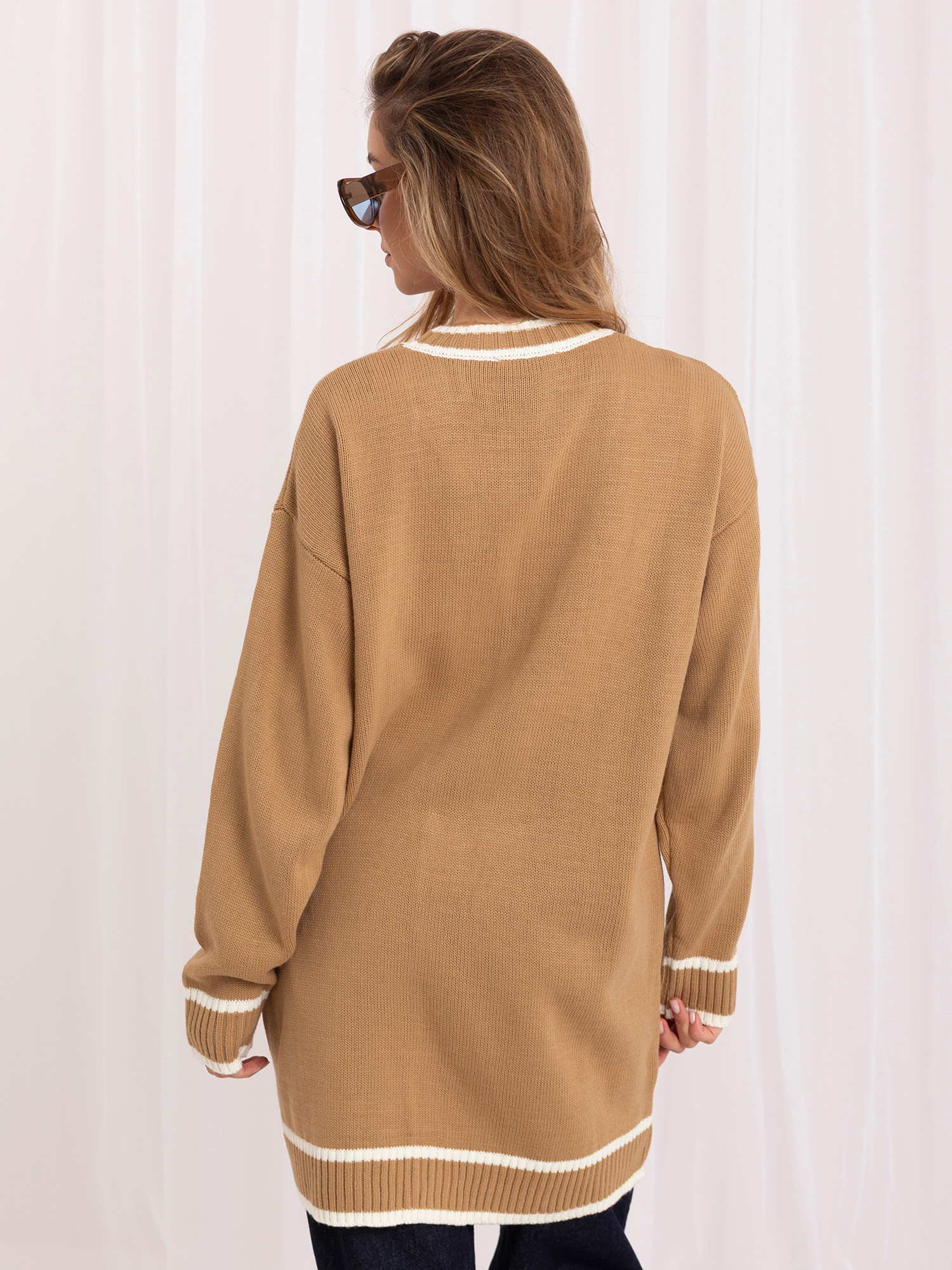 Ciemnobeżowy sweter rozpinany z kieszeniami RUE PARIS