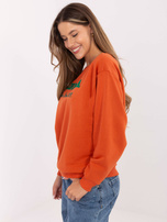 Hurt Dunkelorange lockerer Pullover ohne Kapuze mit Aufschriften.