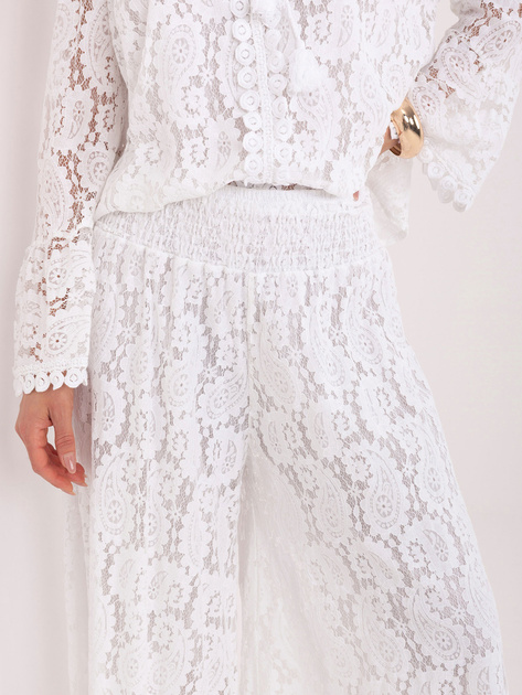 Białe koronkowe spodnie w stylu boho