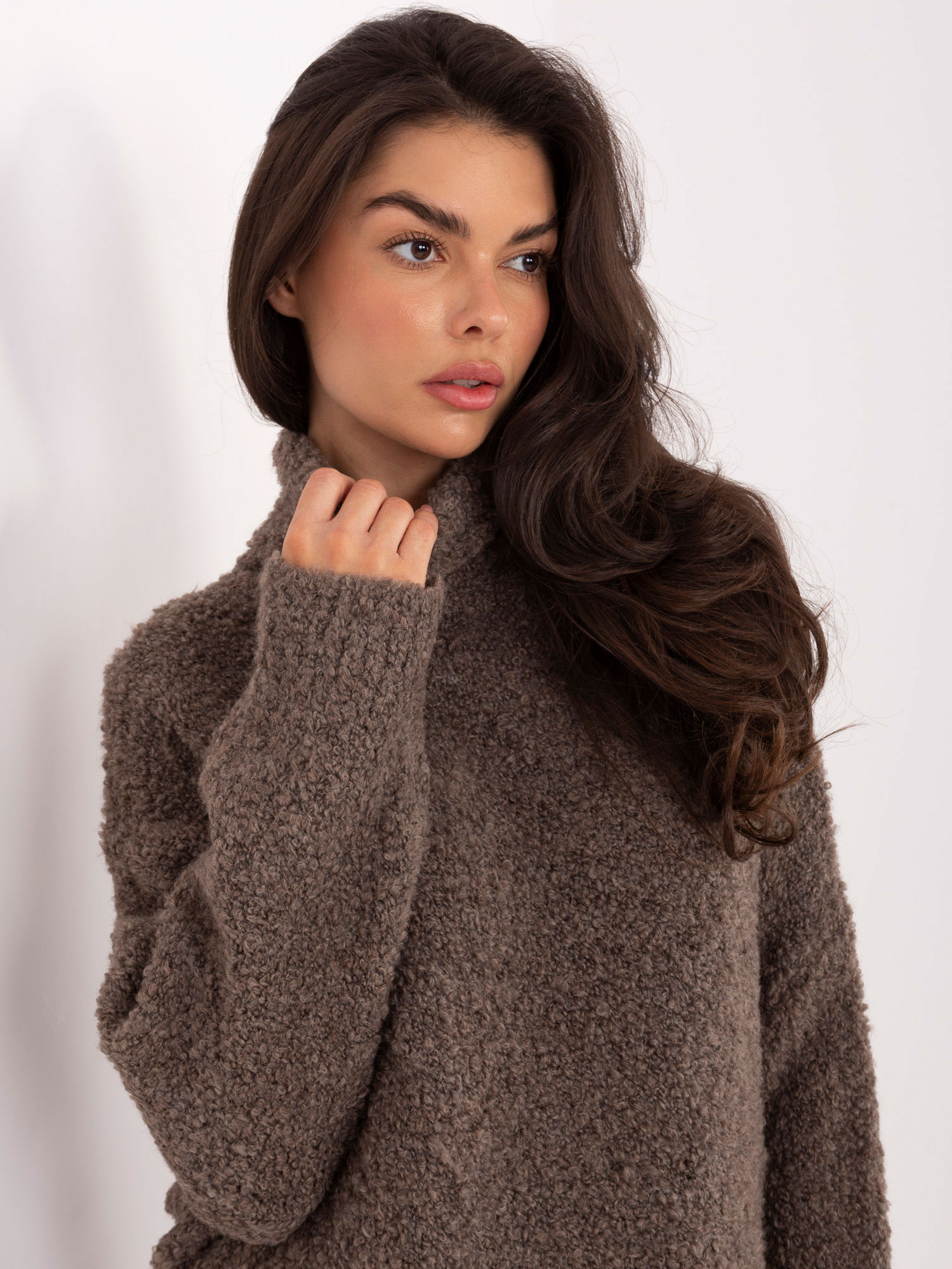 Sweter ciemny bezowy