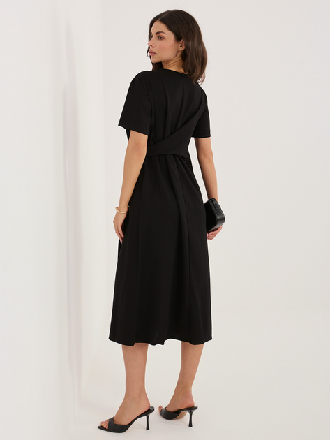 Czarna midi sukienka z ozdobnym detalem