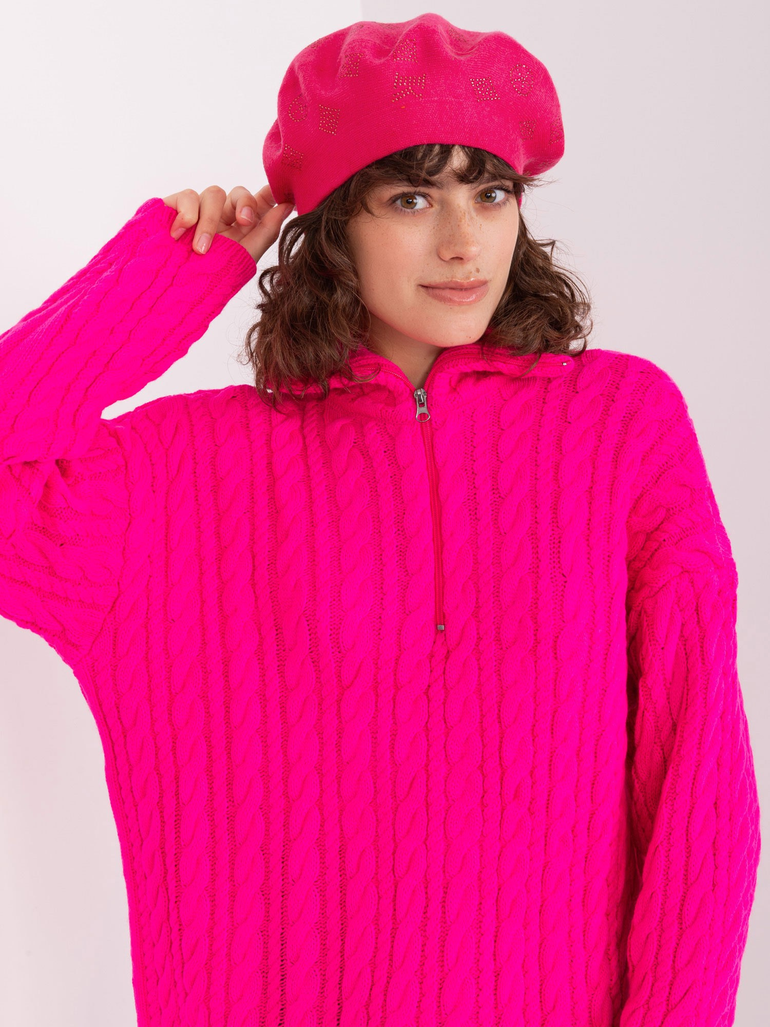 Fuksjowy beret z kaszmirem