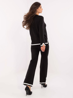 Czarny komplet z kontrastowym wykończeniem